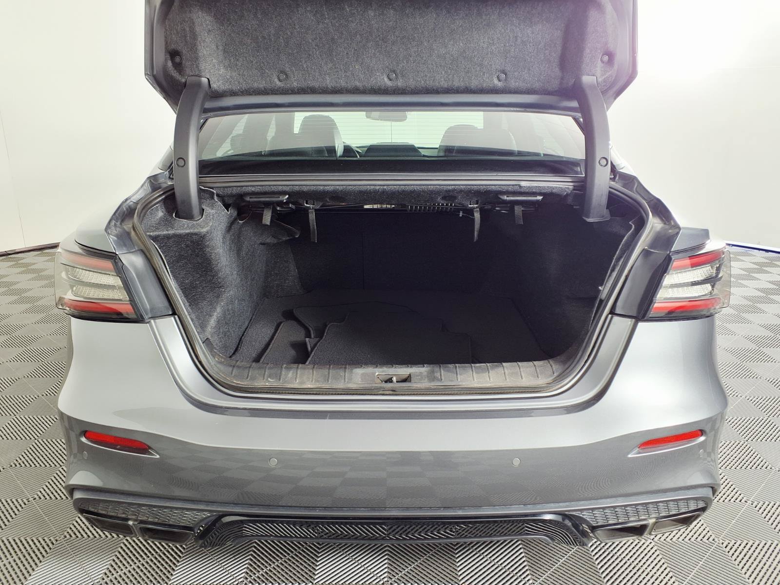 Used 2020 Nissan Maxima SR w/ Sport Mat Group FWD image 8
