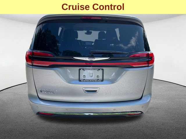Used 2021 Chrysler Pacifica Touring-L FWD image 11