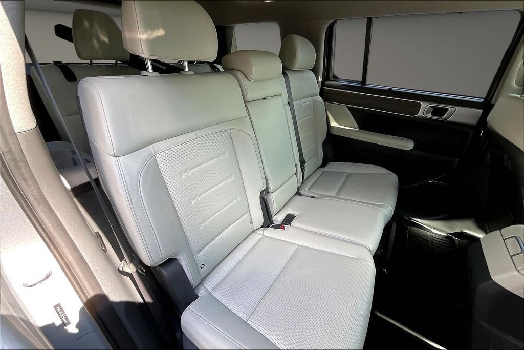 Used 2024 Hyundai Santa Fe Limited FWD image 28