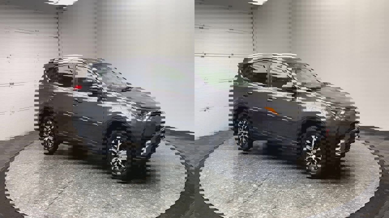 Used 2017 Toyota RAV4 LE w/ Carpet Mat Package image 32