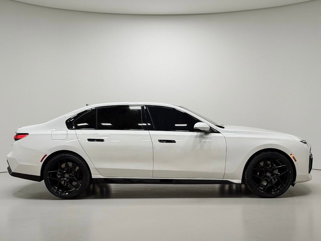 Used 2024 BMW 760i xDrive w/ Premium Package image 21