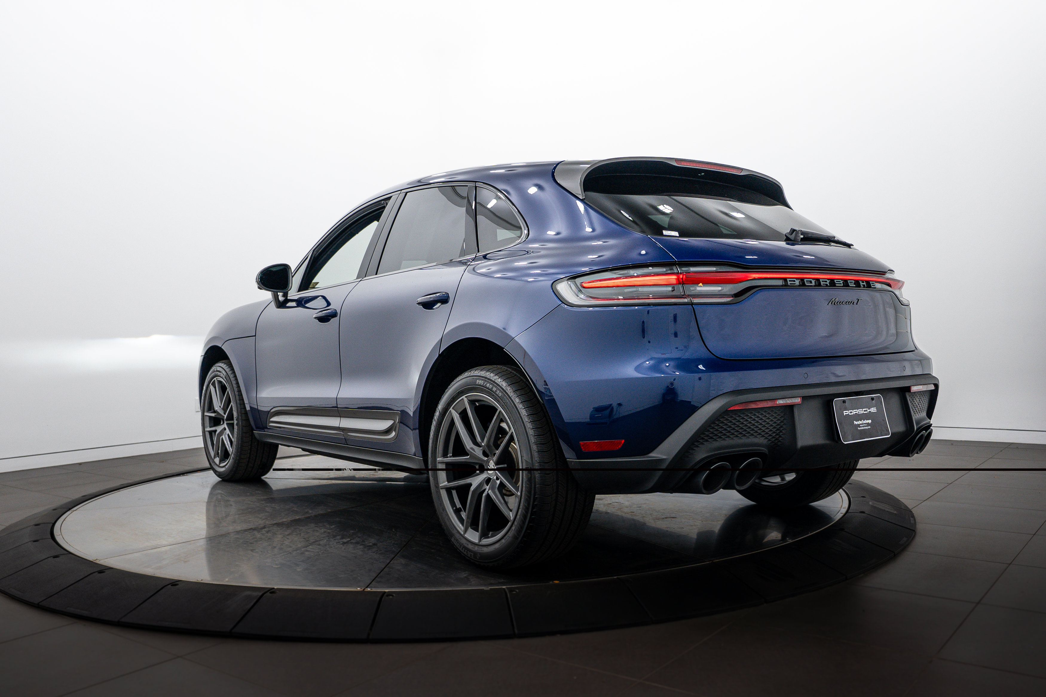 Certified 2026 Porsche Macan Turbo AWD/4WD image 3