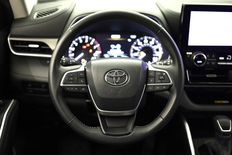 Used 2023 Toyota Highlander XLE image 13