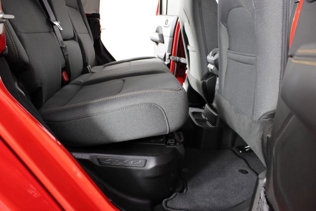 Used 2025 Jeep Wrangler Unlimited Sahara AWD/4WD image 18