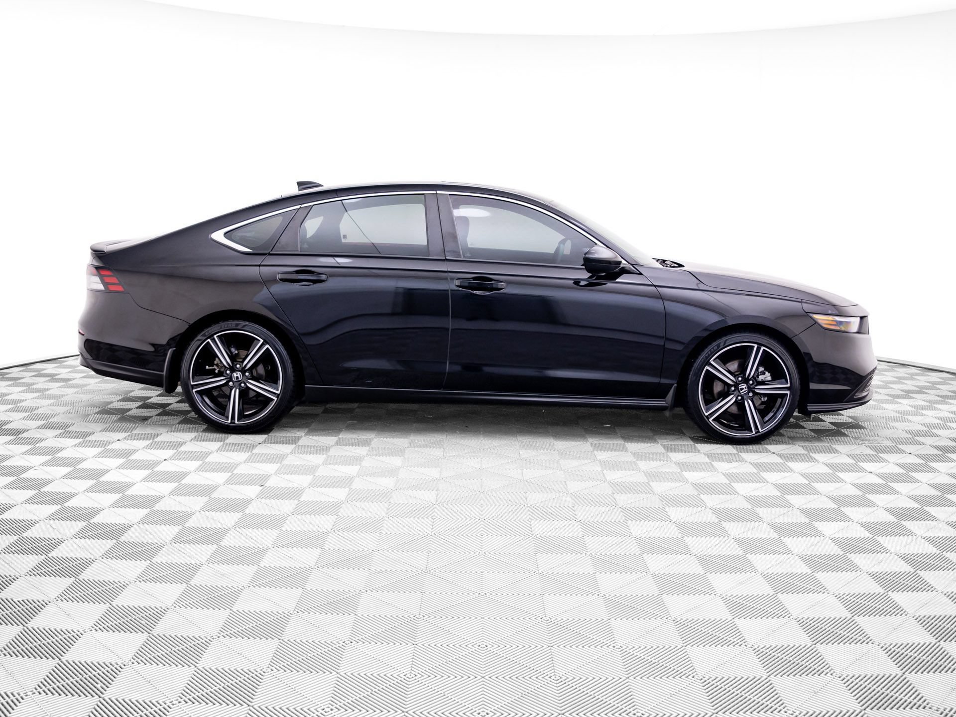 Used 2024 Honda Accord Sport image 7