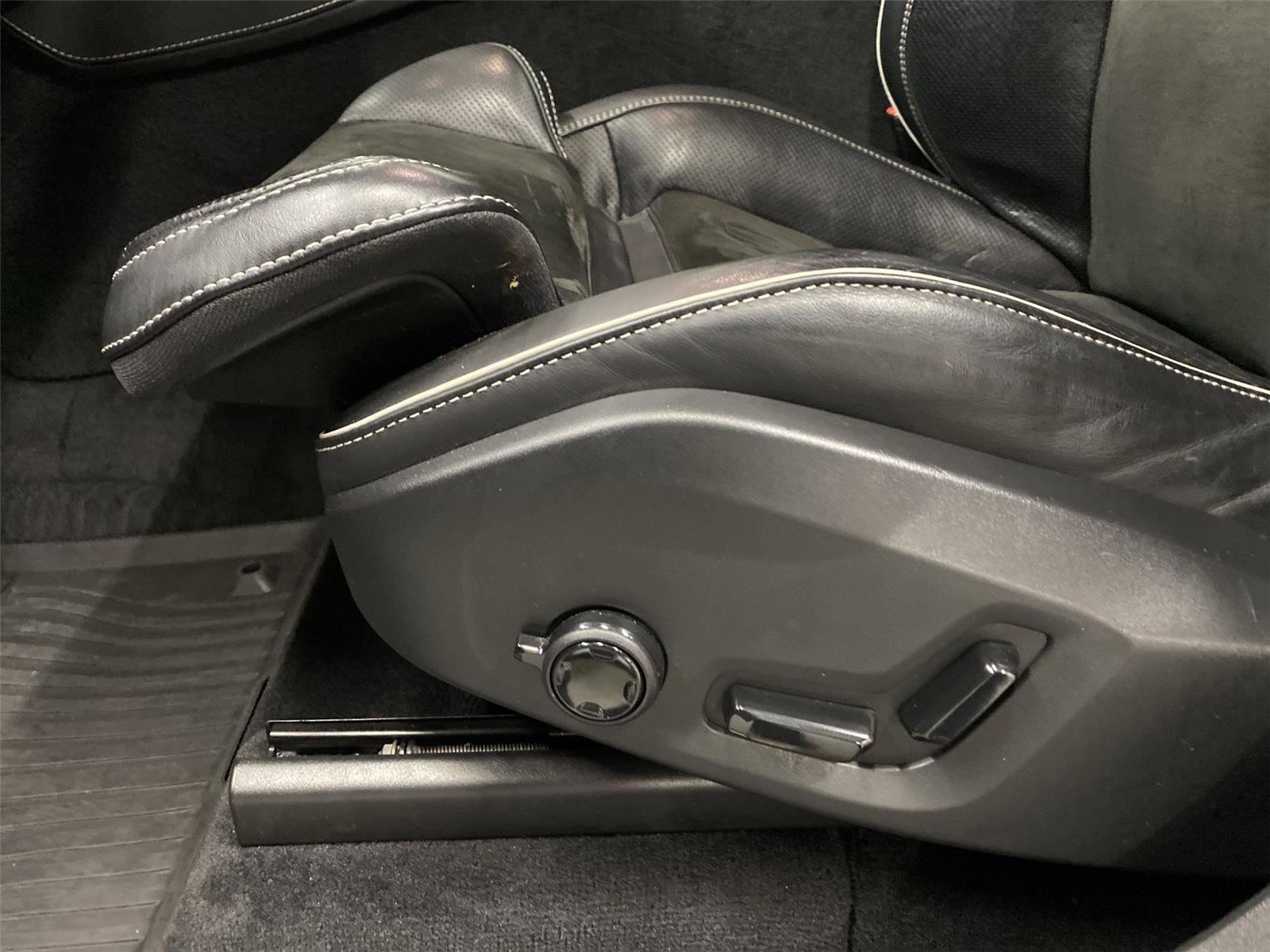 Used 2019 Volvo XC90 T5 R-Design w/ Advanced Package image 18