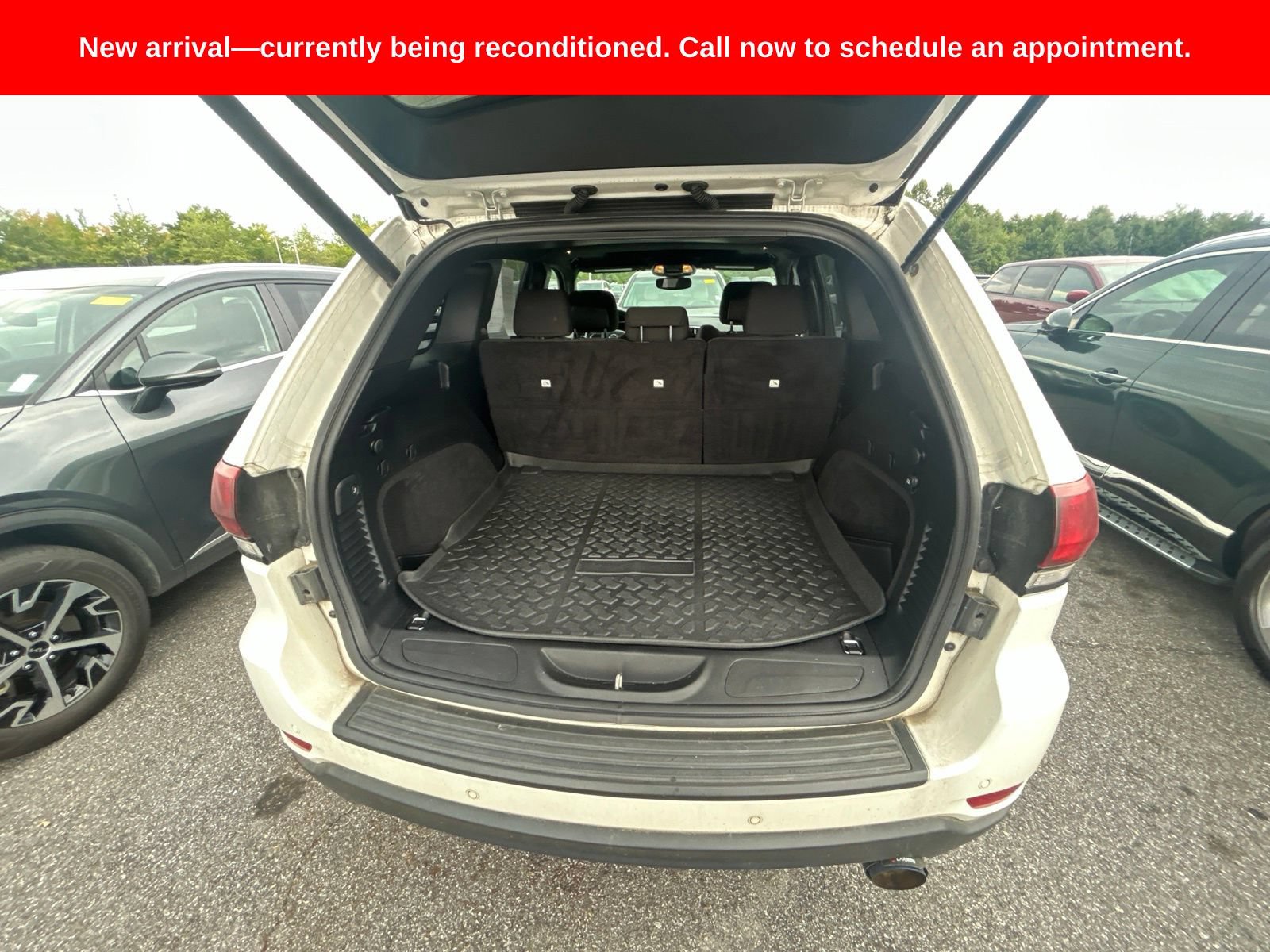 Used 2020 Jeep Grand Cherokee Laredo AWD/4WD image 9