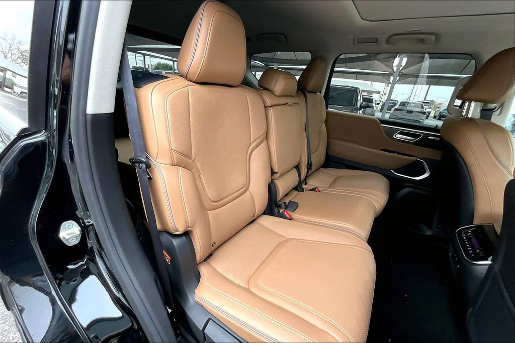 New 2026 INFINITI QX80 Luxe w/ Cargo Package AWD/4WD image 15