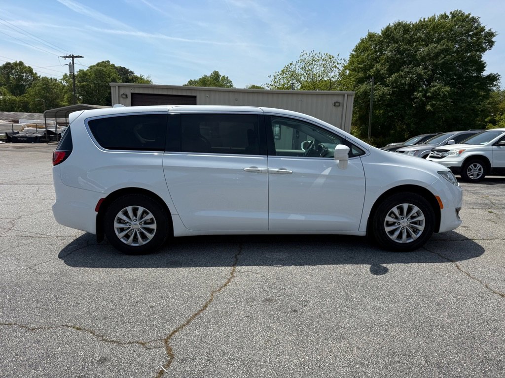 Used 2018 Chrysler Pacifica Touring Plus image 8