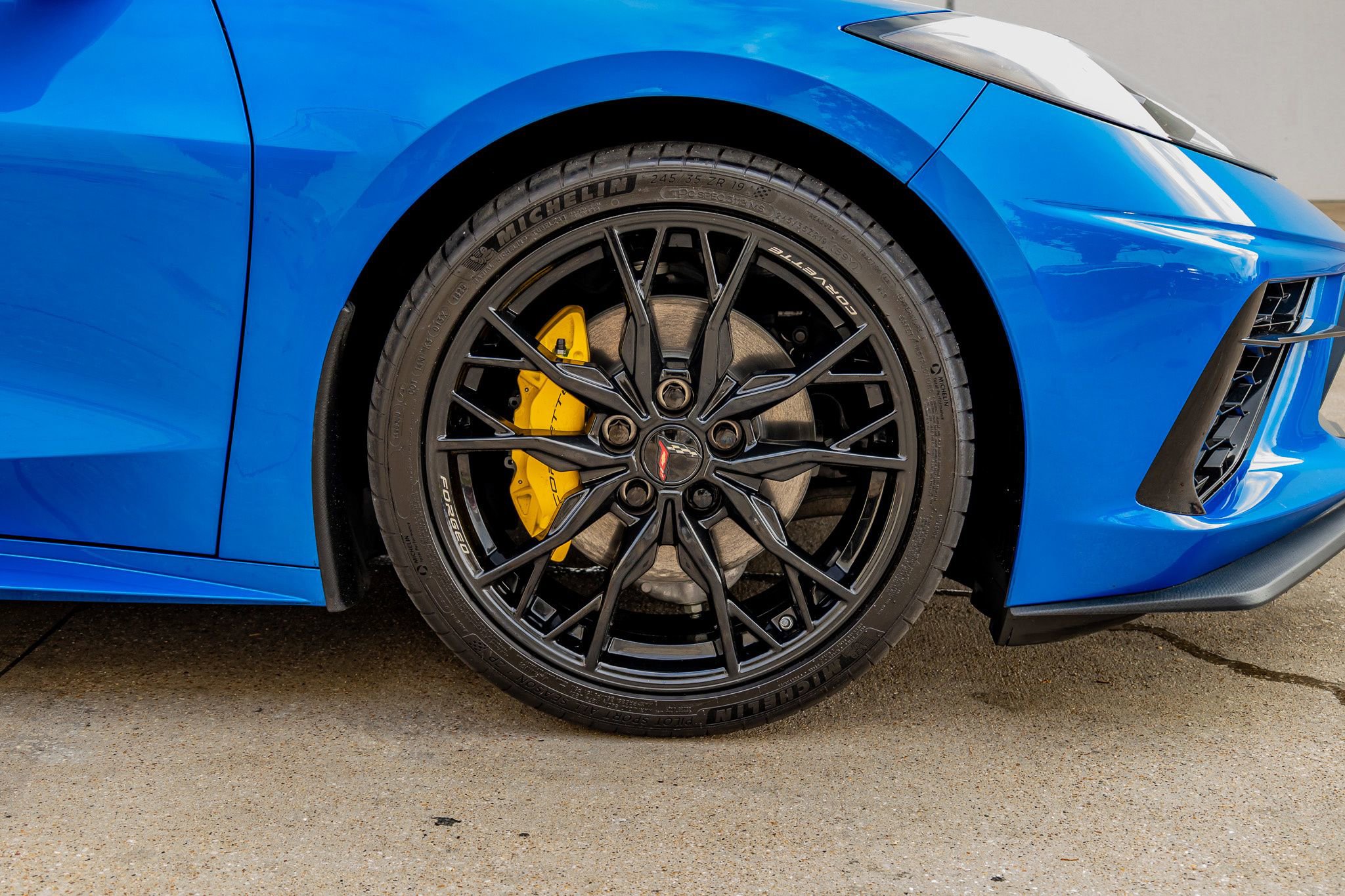 Used 2025 Chevrolet Corvette Stingray Preferred Cpe w/ Stealth Interior Trim Package RWD image 11