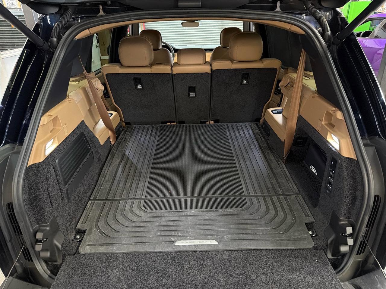 Used 2025 Land Rover Range Rover Long Wheelbase SE image 26