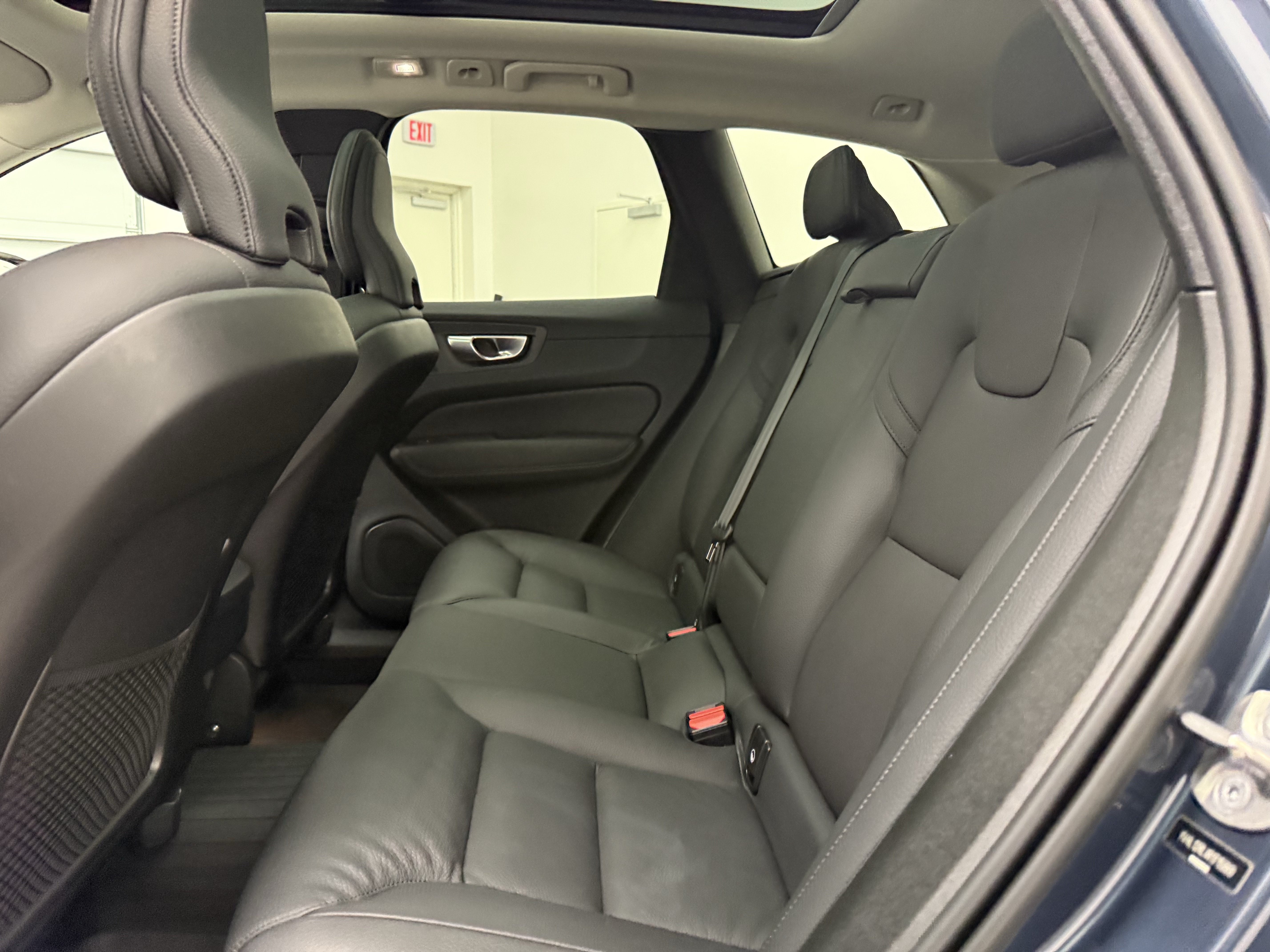 Certified 2024 Volvo XC60 B5 Plus AWD/4WD image 23