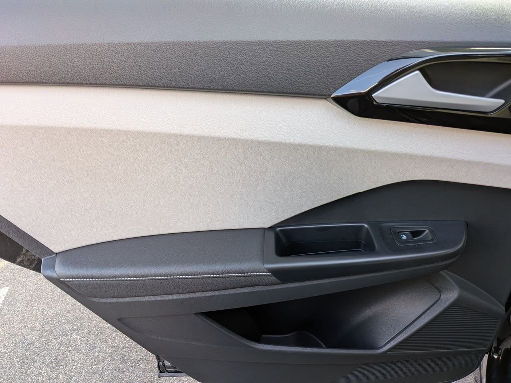 Used 2025 Volkswagen Taos S image 26