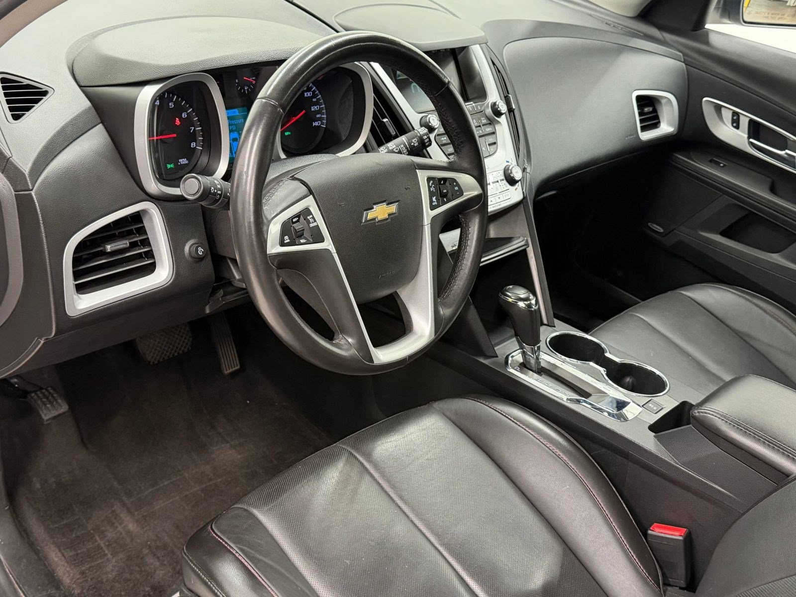 Used 2016 Chevrolet Equinox LTZ w/ Enhanced Convenience Package AWD/4WD image 3
