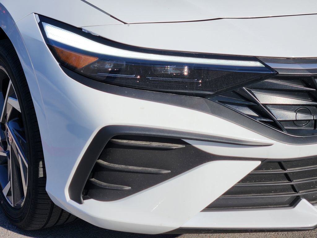 New 2025 Hyundai Elantra SEL image 9