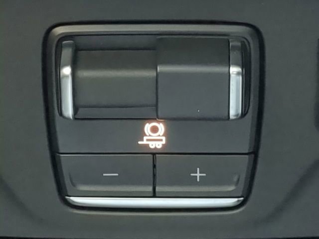 Used 2024 Cadillac Escalade V w/ LPO, ONYX Package image 32