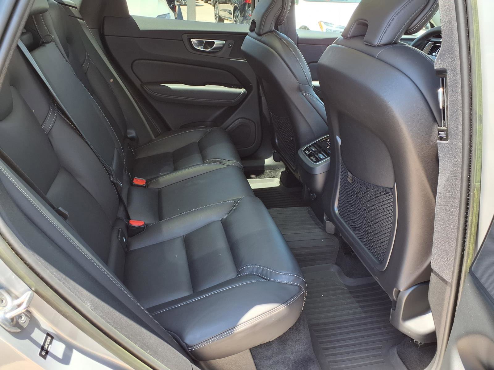 Certified 2023 Volvo XC60 B5 Ultimate w/ Climate Package FWD image 15