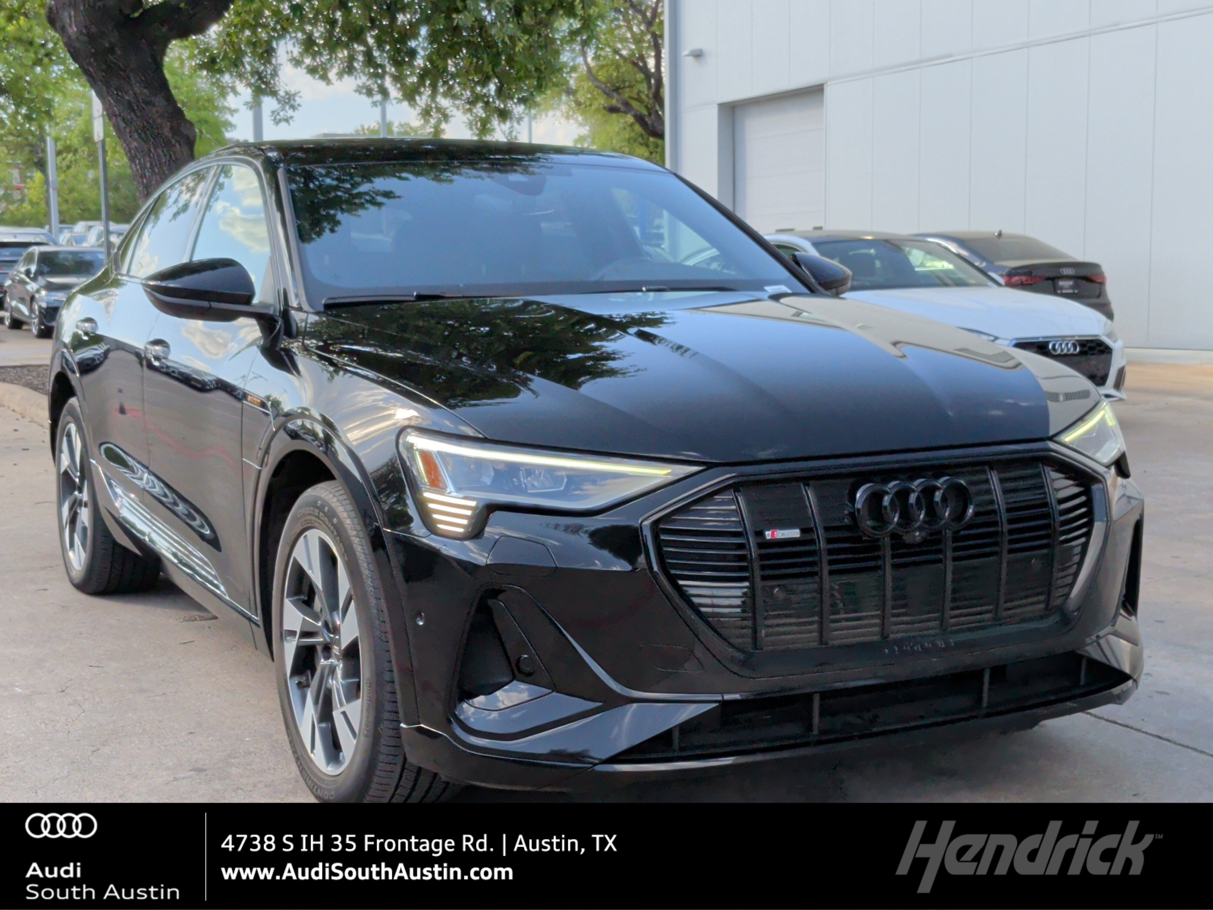 Used 2023 Audi e-tron Premium w/ Convenience Plus Package image 1