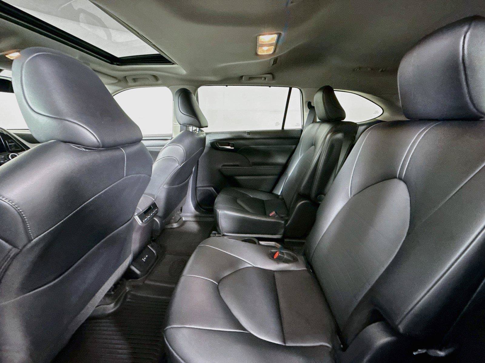 Certified 2025 Toyota Highlander XLE FWD image 32