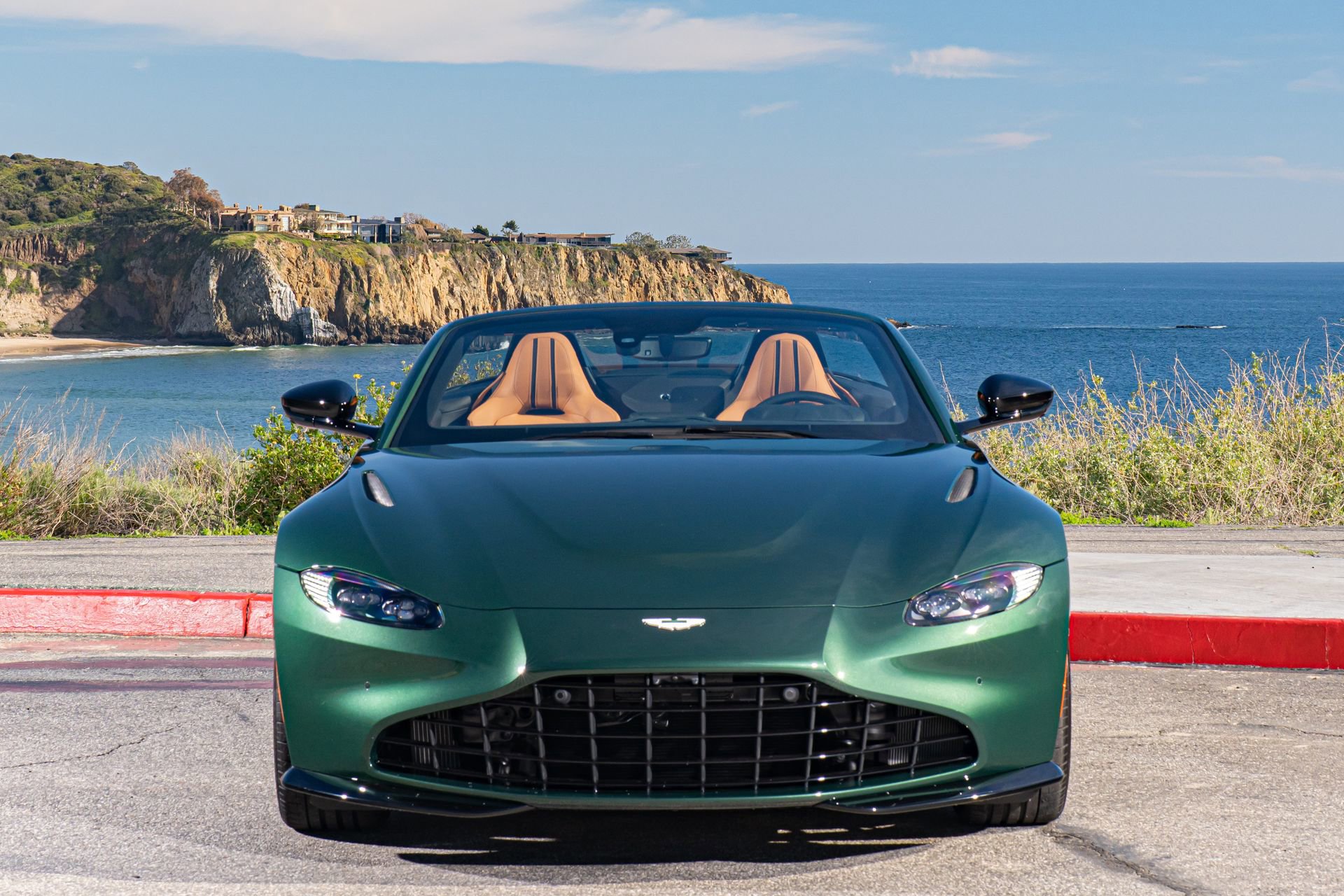 Used 2023 Aston Martin V8 Vantage Roadster image 6