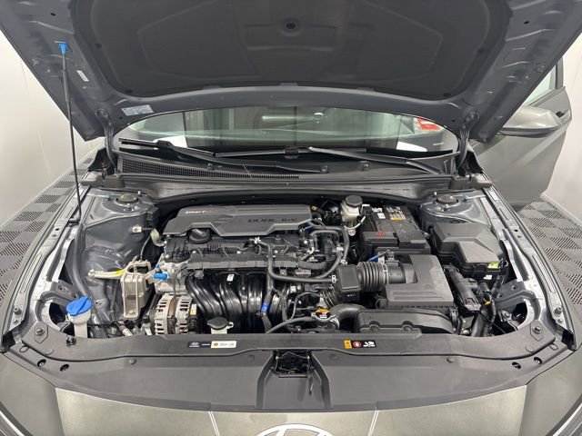 Used 2025 Hyundai Elantra SE image 11