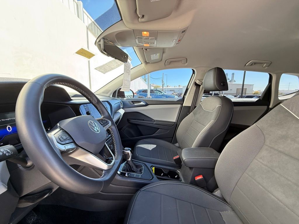 Certified 2024 Volkswagen Taos SE w/ MDO Package FWD image 7