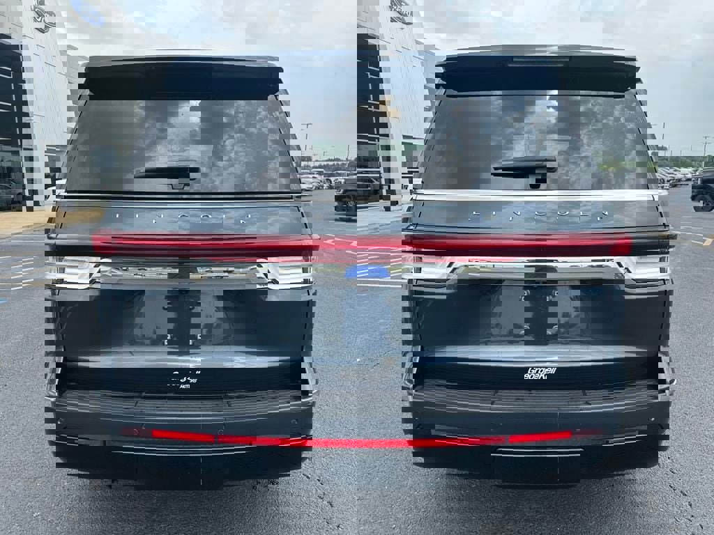 Used 2024 Lincoln Navigator Reserve image 22