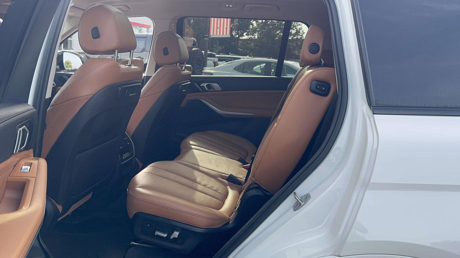 Used 2022 BMW X7 xDrive40i w/ Cold Weather Package image 12