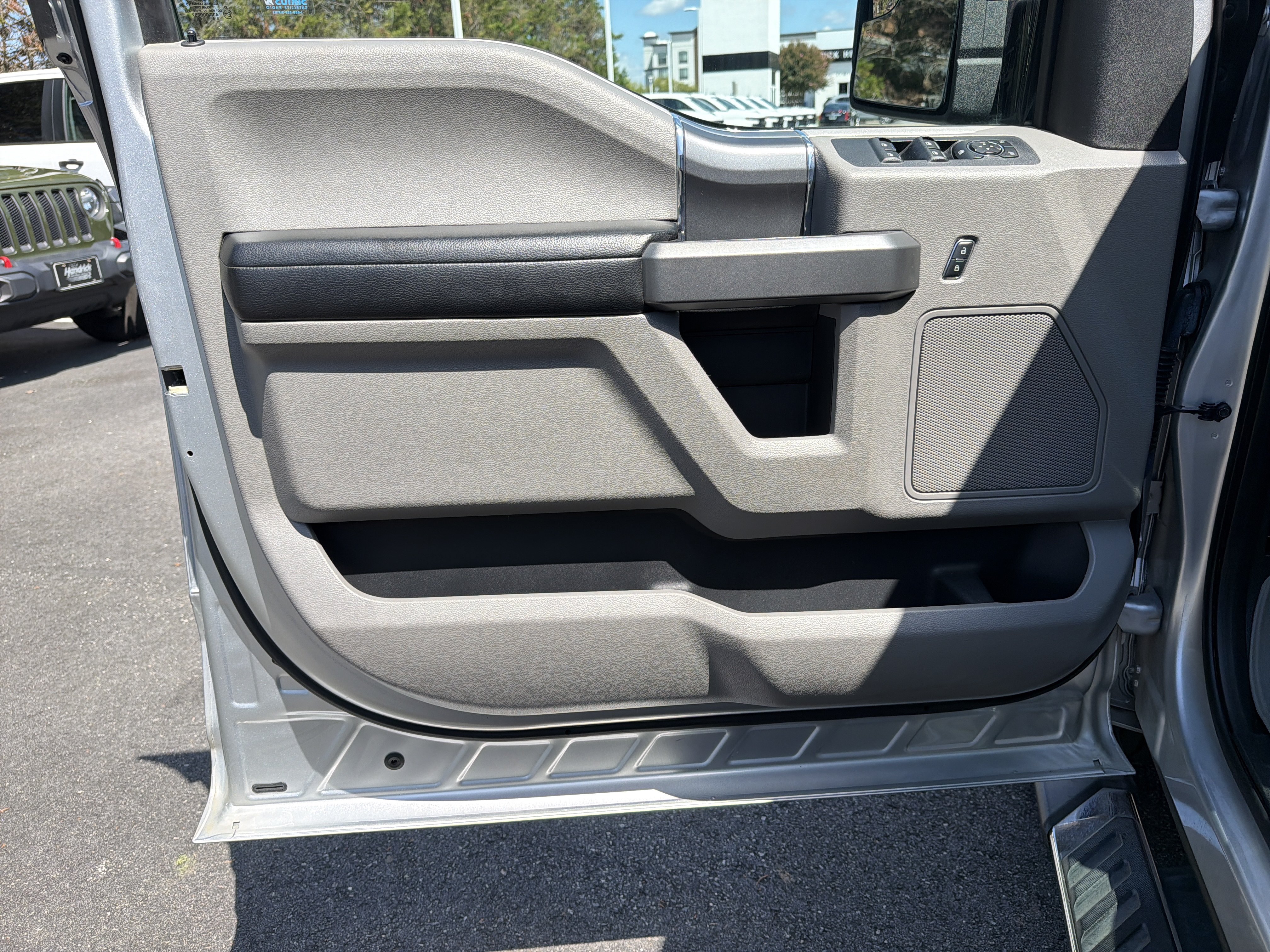 Used 2016 Ford F150 XLT w/ Equipment Group 302A Luxury AWD/4WD image 14