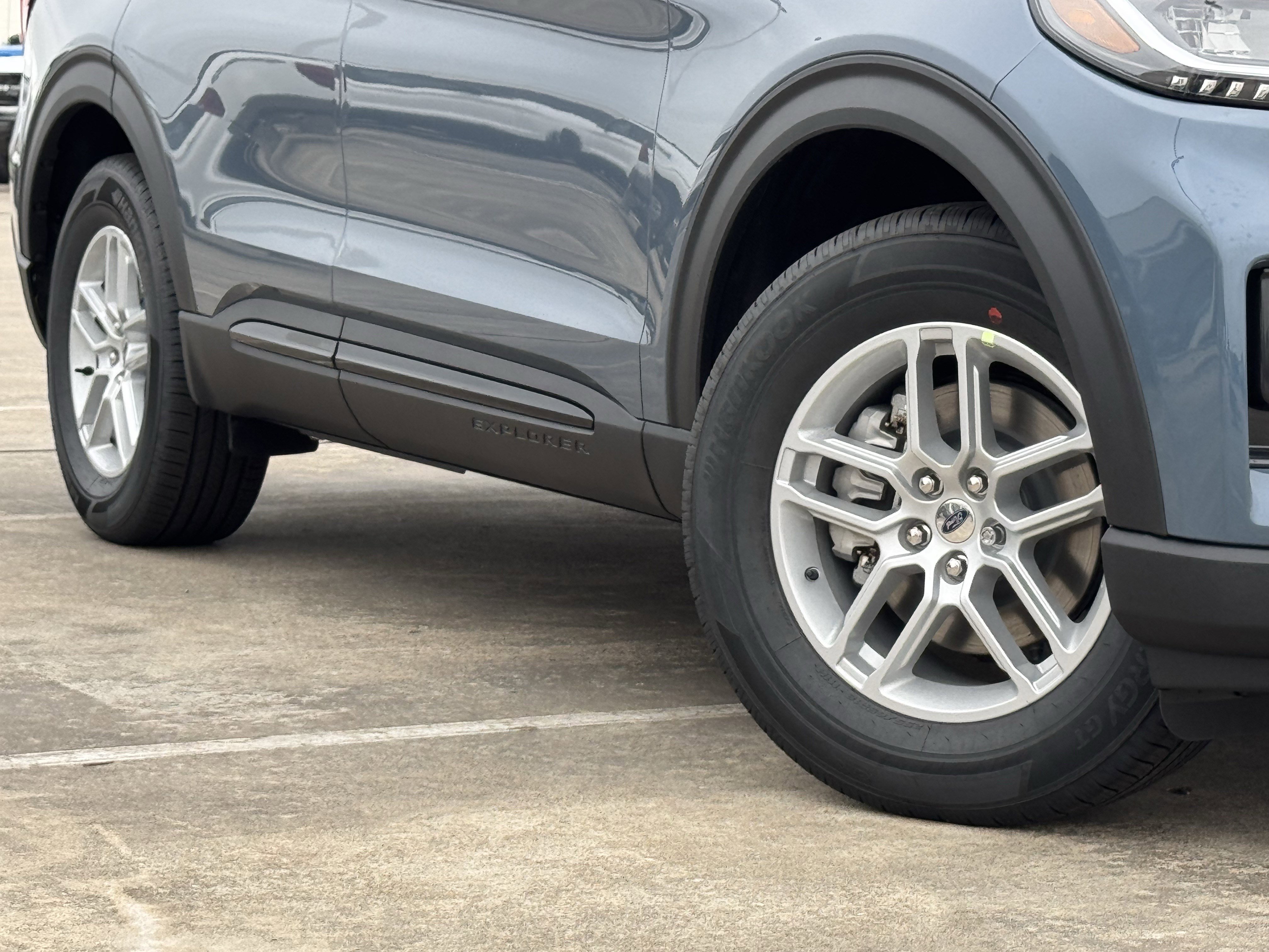 New 2026 Ford Explorer Active RWD image 12