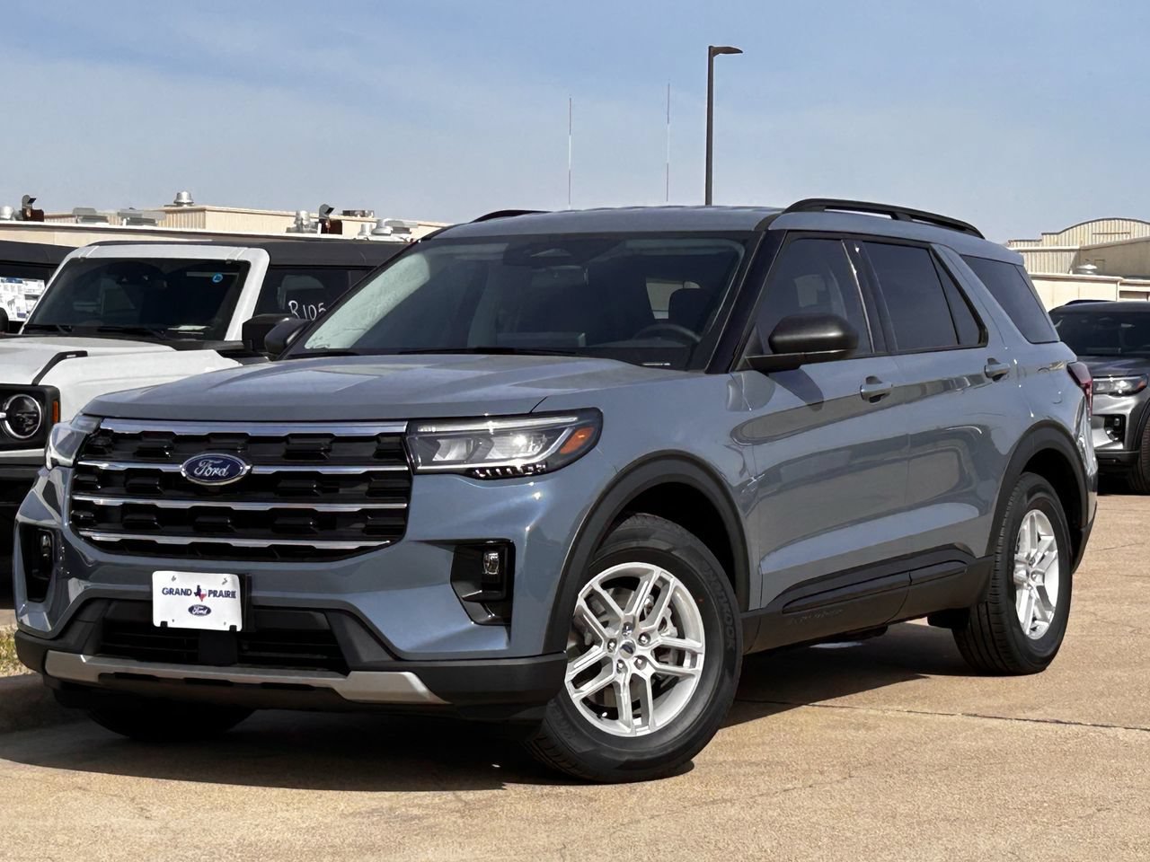 New 2026 Ford Explorer Active w/ Active Comfort Package RWD image 2