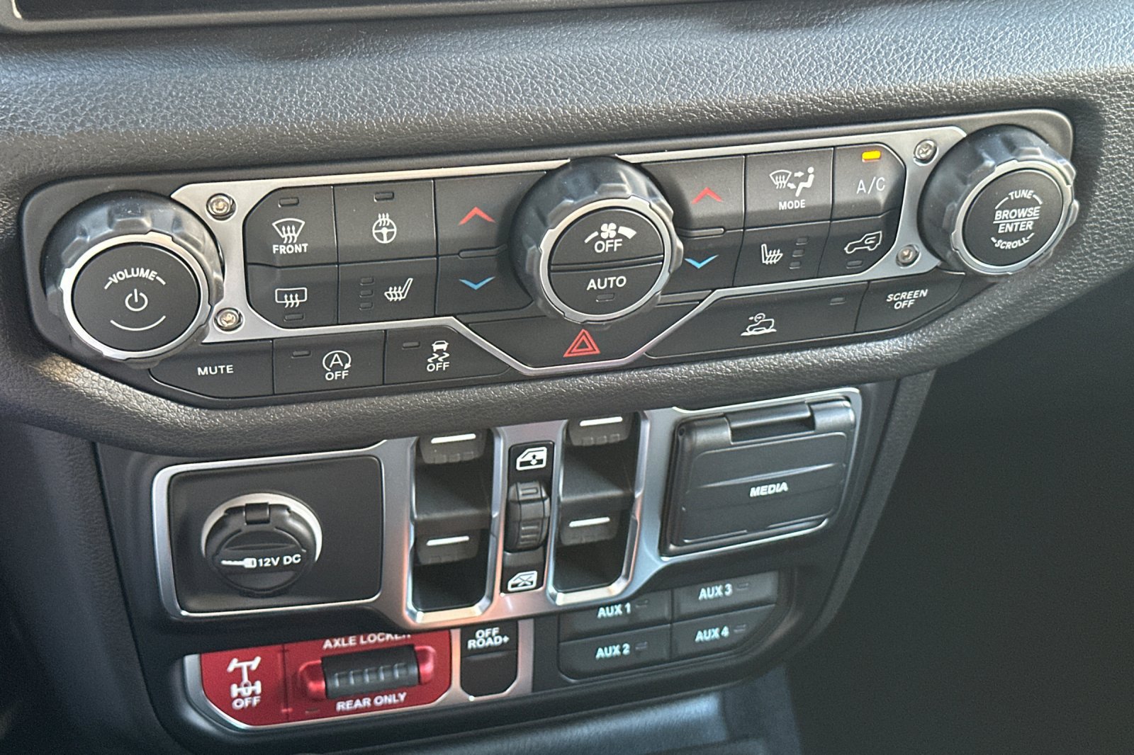 New 2026 Jeep Gladiator Sport AWD/4WD image 18