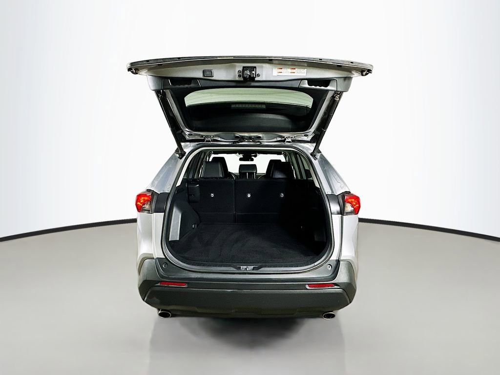 Used 2021 Toyota RAV4 XLE Premium image 34