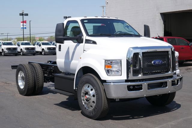 New 2027 Ford F750 2WD Regular Cab Super Duty image 3