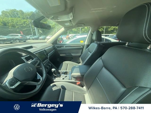 Certified 2023 Volkswagen Atlas SE w/ Black Wheel Package AWD/4WD image 9