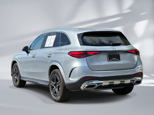 Used 2025 Mercedes-Benz GLC 300 4MATIC image 3