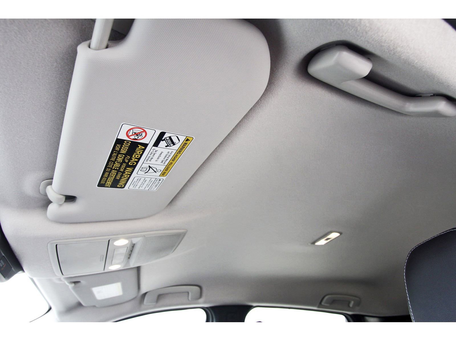 Certified 2025 Nissan Kicks SR FWD image 29