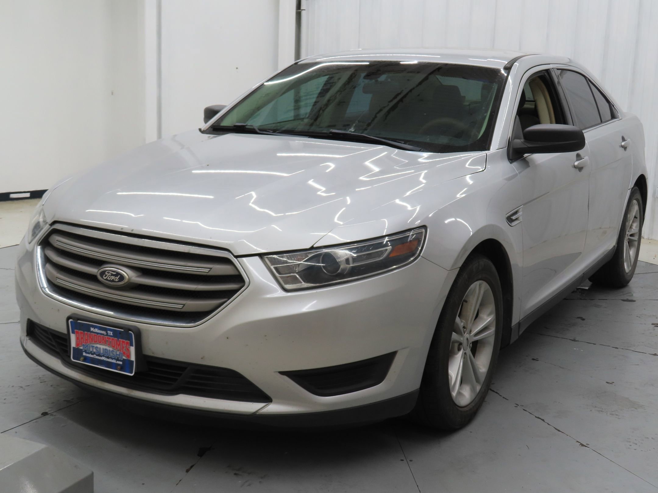 Used 2016 Ford Taurus SE FWD image 7