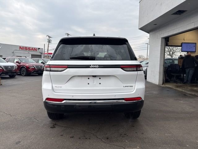 Used 2023 Jeep Grand Cherokee Limited image 3