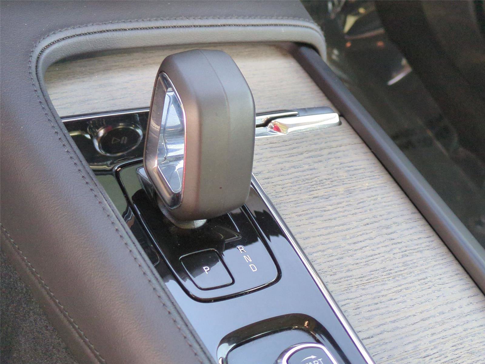 Used 2025 Volvo S90 B6 Plus image 13