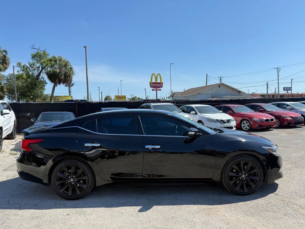 Used 2017 Nissan Maxima SR w/ Midnight Edition FWD image 4