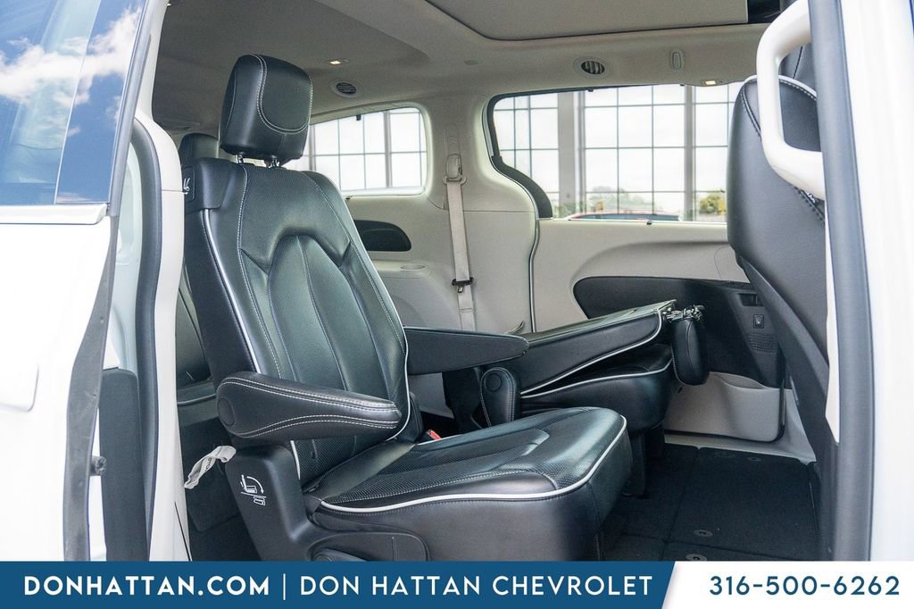Used 2023 Chrysler Pacifica Limited FWD image 24
