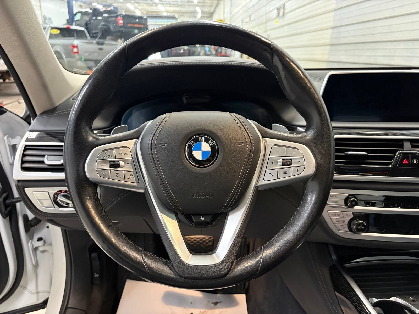 Used 2022 BMW 740i xDrive w/ Premium Package AWD/4WD image 13