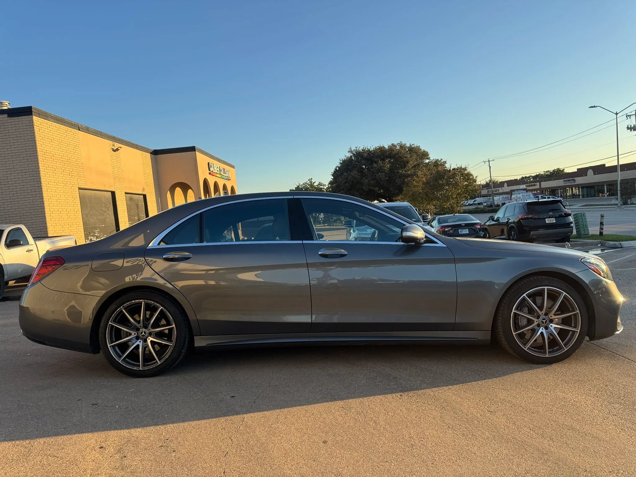 Used 2019 Mercedes-Benz S 560 Sedan image 4