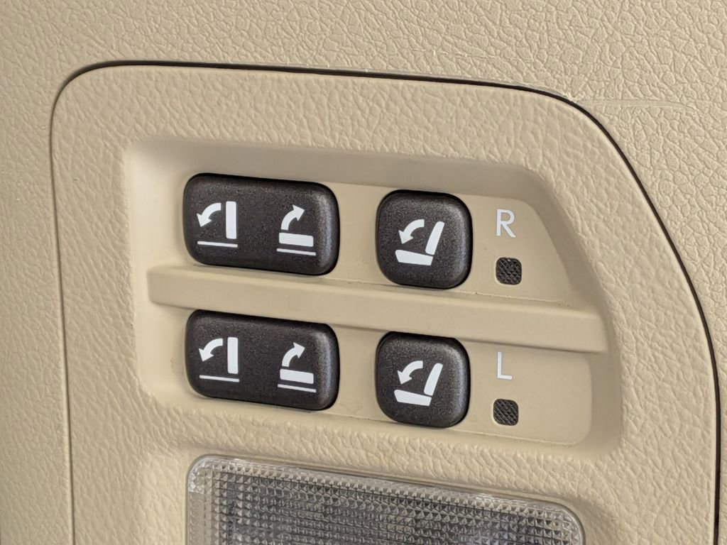 Used 2015 Lexus LX 570 4WD image 34