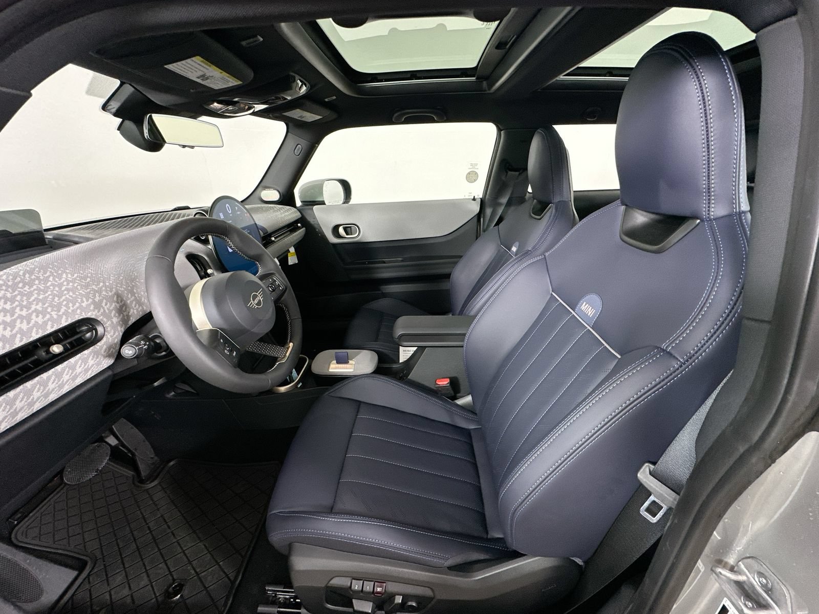 New 2026 MINI Cooper 2-Door Hardtop FWD image 32