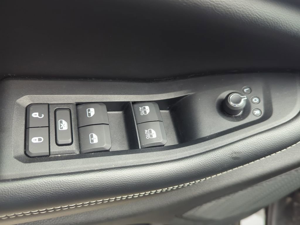 Used 2024 Jeep Grand Cherokee Limited image 30