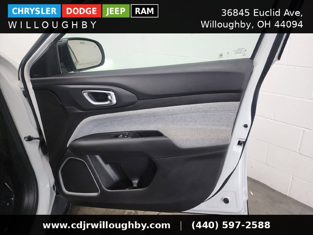 Used 2024 Jeep Compass Latitude AWD/4WD image 31