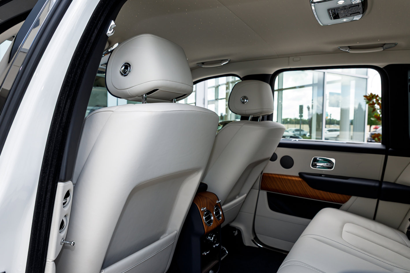 Used 2023 Rolls-Royce Cullinan AWD/4WD image 39