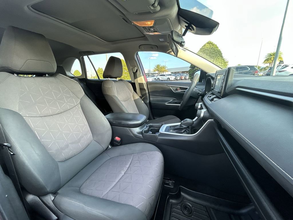 Used 2019 Toyota RAV4 XLE FWD image 16